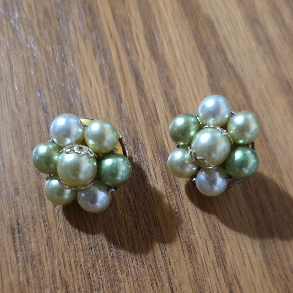 Pearl Cluster Clipon Earrings